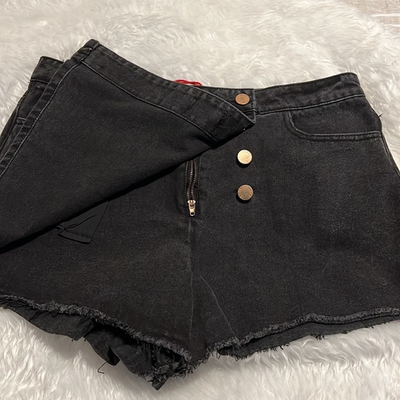 Toast Jeans skorts material girl. Waist is 16.5 lying flat - Picture 3 of 7